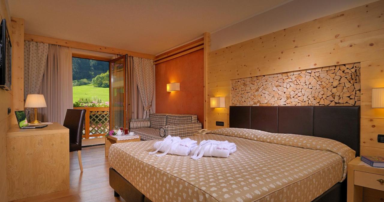 Tevini Dolomites Charming Hotel Commezzadura Camera foto
