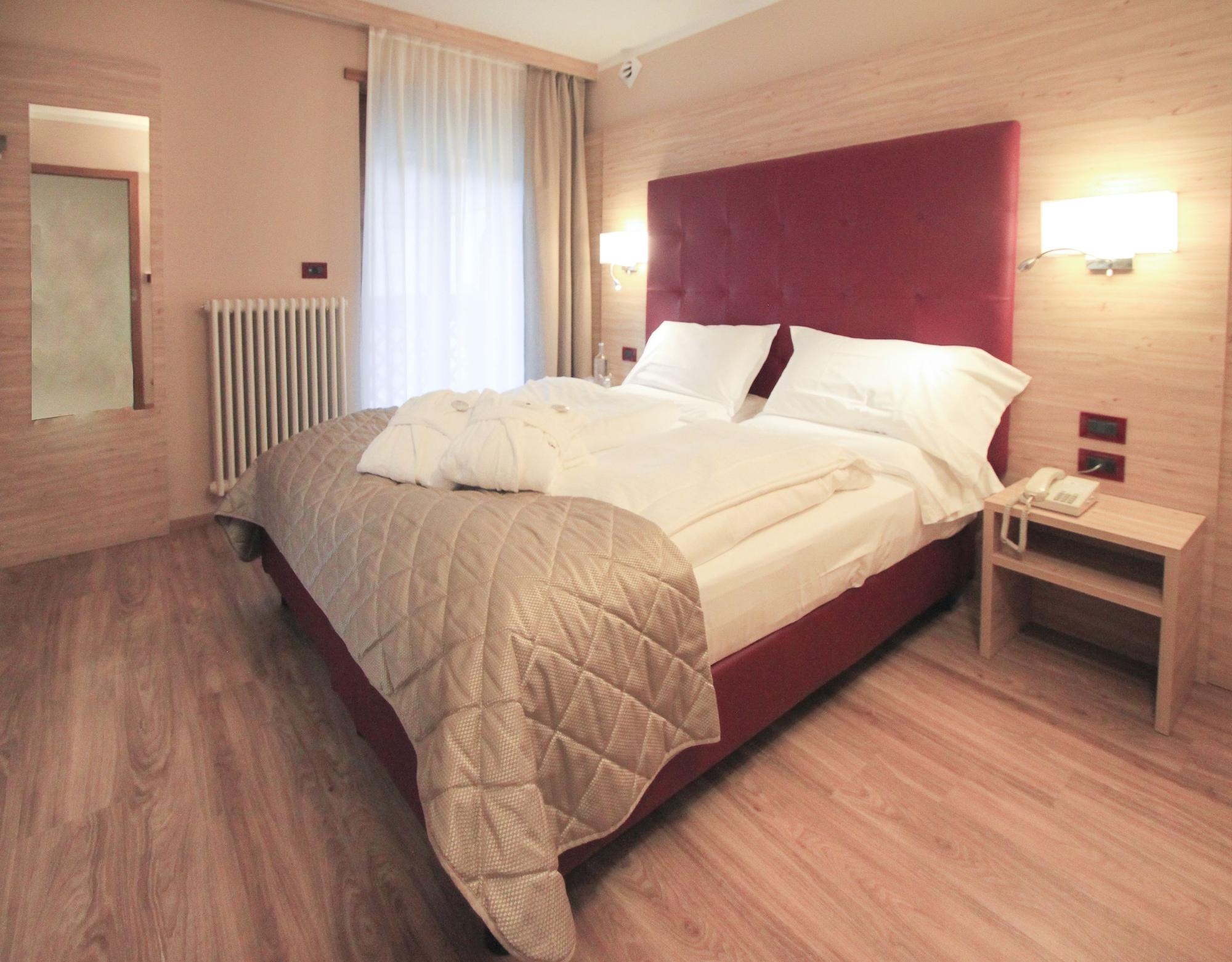 Tevini Dolomites Charming Hotel Commezzadura Esterno foto