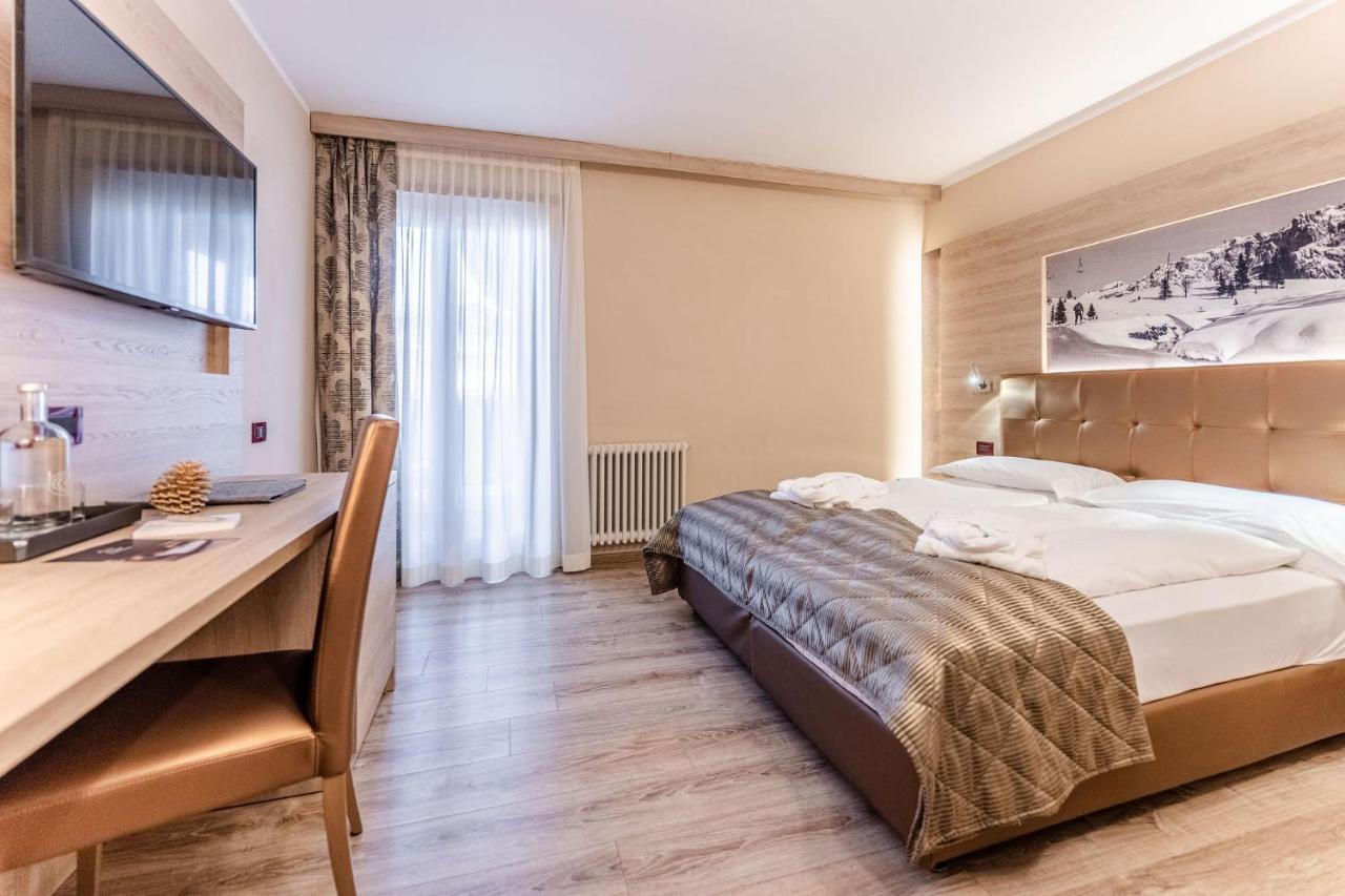 Tevini Dolomites Charming Hotel Commezzadura Esterno foto