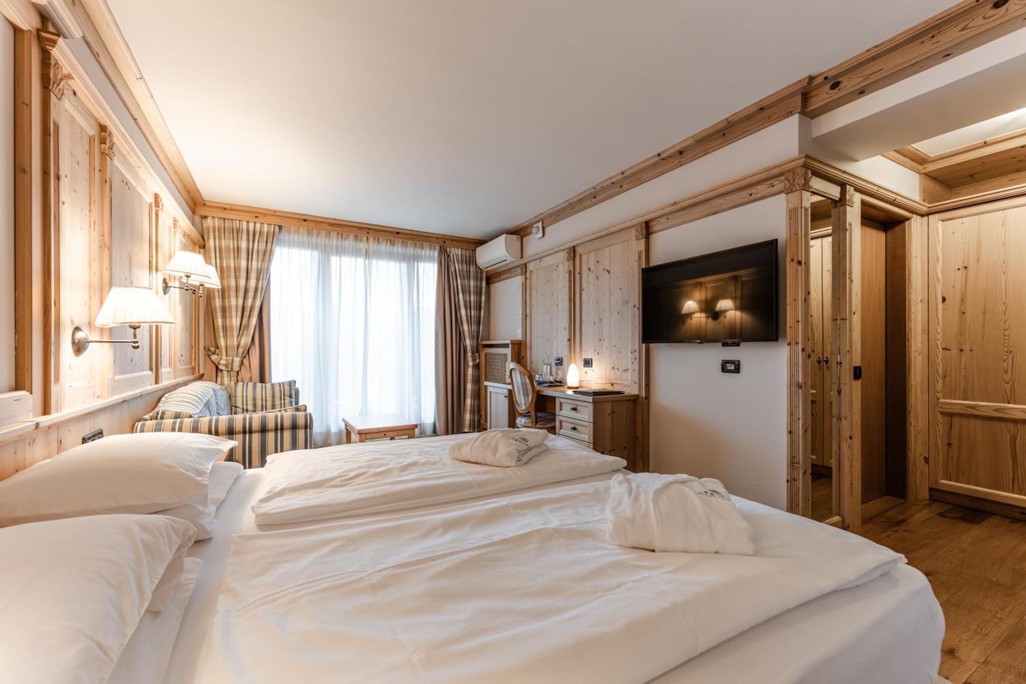 Tevini Dolomites Charming Hotel Commezzadura Esterno foto