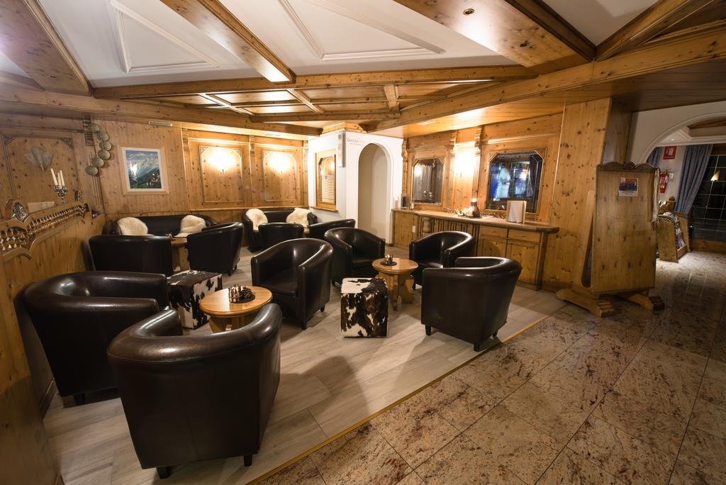 Tevini Dolomites Charming Hotel Commezzadura Servizi foto
