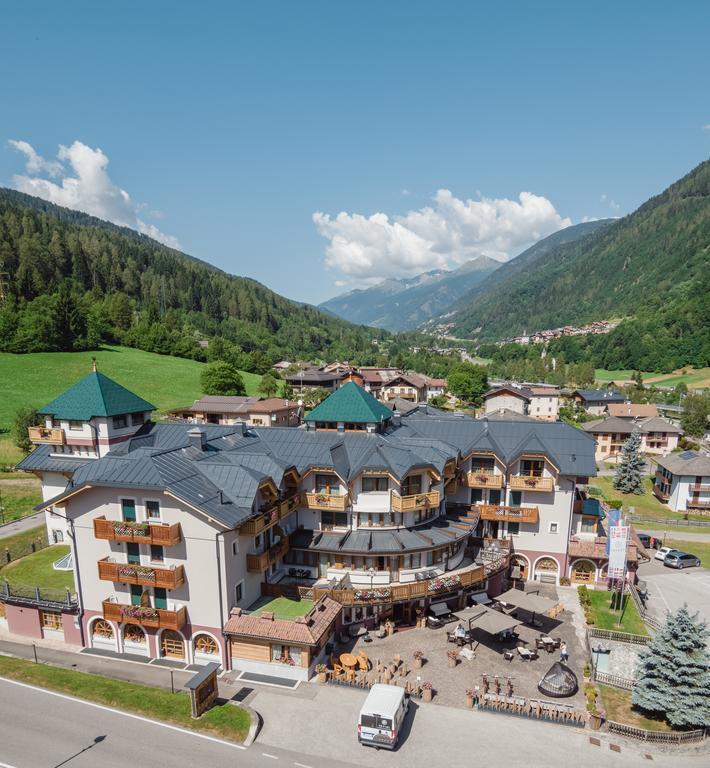 Tevini Dolomites Charming Hotel Commezzadura Esterno foto